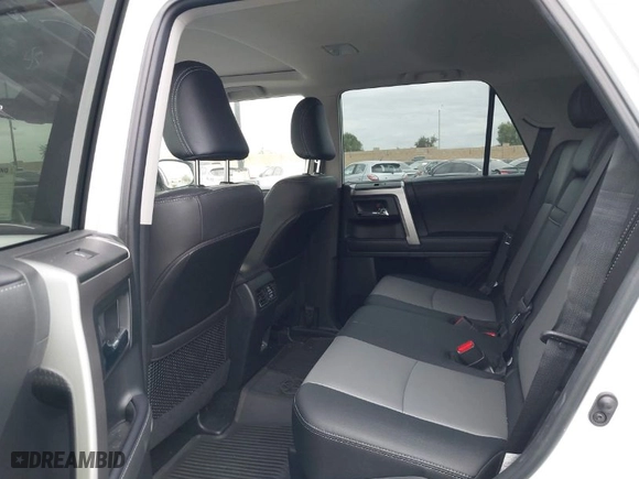 2024 Toyota 4Runner SR5 Premium with VIN JTENU5JR4R6243479, listed as a IAAI auction lot 42068243 with 17,533 mi miles. Bid and sale history available at carsss.com. Image 8.