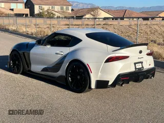 2022 Toyota GR Supra 3.0 with VIN WZ1DB0C04NW049778, listed as a Copart auction lot 84331034 with 9,165 mi miles and Clean Title. Bid and sale history available at carsss.com. Image 3.