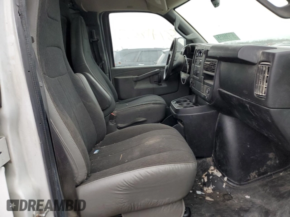 2019 GMC Savana Cargo z VIN 1GTW7AFG8K1272311, wystawiony jako Copart lot #87918855 z przebiegiem 141 396 mil mil oraz Szkody całkowita. Historia ofert i sprzedaży dostępna na DreamBid. Obrazek 11.