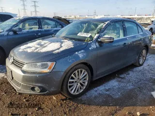2014 Volkswagen Jetta SEL z VIN 3VWL17AJ6EM438176, wystawiony jako Copart lot #85081294 z przebiegiem 108 420 mil mil oraz Szkoda całkowita • Salvage title. Historia ofert i sprzedaży dostępna na DreamBid. Obrazek 1.