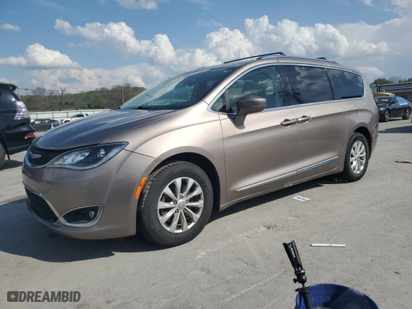 2018 Chrysler Pacifica Touring L with VIN 2C4RC1BG2JR234890, listed as a Copart auction lot 52686625 with 84,822 mi miles and Salvage Title. Bid and sale history available at carsss.com. Image 1.