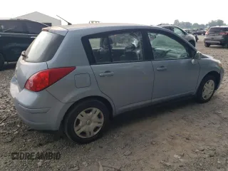 2011 Nissan Versa S z VIN 3N1BC1CP3BL506025, wystawiony jako Copart lot #61054485 z przebiegiem Nie podano mil oraz Czysty tytuł • Clean title. Historia ofert i sprzedaży dostępna na DreamBid. Obrazek 3.