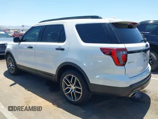 2017 Ford Explorer Sport z VIN 1FM5K8GT4HGA61316, wystawiony jako IAAI lot #42572392 z przebiegiem 92 860 mil mil oraz . Historia ofert i sprzedaży dostępna na DreamBid. Obrazek 3.