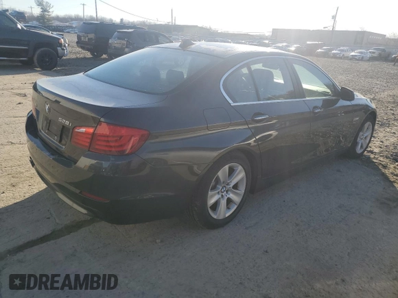 2012 BMW 5 Series 528i xDrive z VIN WBAXH5C56CDW08935, wystawiony jako Copart lot #48409735 z przebiegiem 169 985 mil mil oraz Czysty tytuł • Clean title. Historia ofert i sprzedaży dostępna na DreamBid. Obrazek 3.