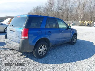 2004 Saturn VUE V6 z VIN 5GZCZ53424S863485, wystawiony jako IAAI lot #41702410 z przebiegiem 318 651 mil mil oraz . Historia ofert i sprzedaży dostępna na DreamBid. Obrazek 4.