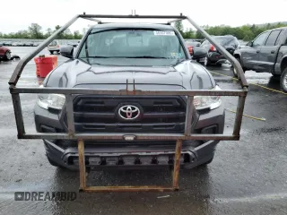 2017 Toyota Tacoma SR z VIN 5TFAX5GN9HX080402, wystawiony jako Copart lot #56507095 z przebiegiem 270 818 mil mil oraz Czysty tytuł • Clean title. Historia ofert i sprzedaży dostępna na DreamBid. Obrazek 5.