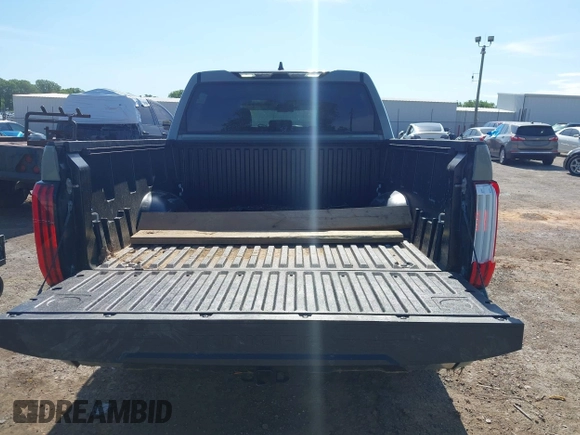 2022 Toyota Tundra SR5 with VIN 5TFLA5AB7NX013477, listed as a IAAI auction lot 42172272 with 30,460 mi miles and . Bid and sale history available at DreamBid. Image 17.