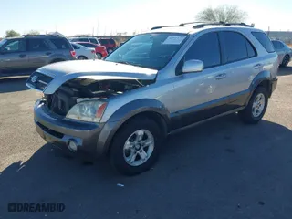 2005 Kia Sorento LX with VIN KNDJD733655414238, listed as a IAAI auction lot 41506853 with 170,062 mi miles. Bid and sale history available at carsss.com. Image 2.