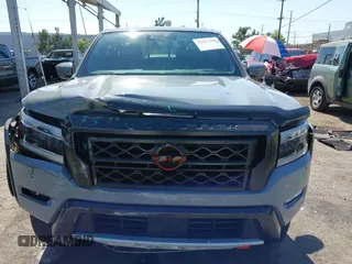 2023 Nissan Frontier Pro-4X z VIN 1N6ED1EKXPN641323, wystawiony jako IAAI lot #42227180 z przebiegiem 25 199 mil mil oraz . Historia ofert i sprzedaży dostępna na DreamBid. Obrazek 12.