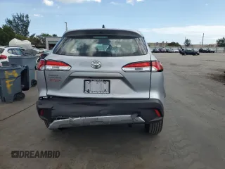 2023 Toyota Corolla Cross L z VIN 7MUAAAAG8PV043744, wystawiony jako Copart lot #47469395 z przebiegiem 84 015 mil mil oraz Nie do naprawy • Non repairable. Historia ofert i sprzedaży dostępna na DreamBid. Obrazek 6.