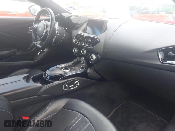 2020 Aston Martin Vantage z VIN SCFSMGAW4LGN03097, wystawiony jako IAAI lot #42227516 z przebiegiem Nie podano mil oraz . Historia ofert i sprzedaży dostępna na DreamBid. Obrazek 5.