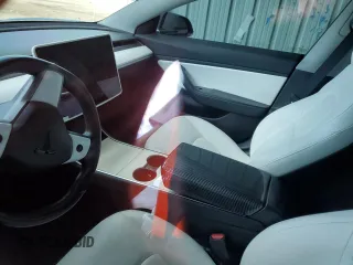 2018 Tesla Model 3 Long Range Battery z VIN 5YJ3E1EB3JF134664, wystawiony jako Copart lot #57288485 z przebiegiem Nie podano mil oraz Szkoda całkowita • Salvage title. Historia ofert i sprzedaży dostępna na DreamBid. Obrazek 8.