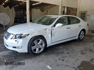 2010 Lexus LS 460 z VIN JTHBL5EF4A5097295, wystawiony jako Copart lot #63241545 z przebiegiem 214 562 mil mil oraz Szkoda całkowita • Salvage title. Historia ofert i sprzedaży dostępna na DreamBid. Obrazek 1.