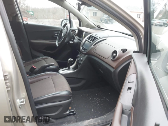 2016 Chevrolet Trax LT with VIN 3GNCJPSB1GL214016, listed as a IAAI auction lot 41971482 with 111,744 mi miles. Bid and sale history available at carsss.com. Image 5.