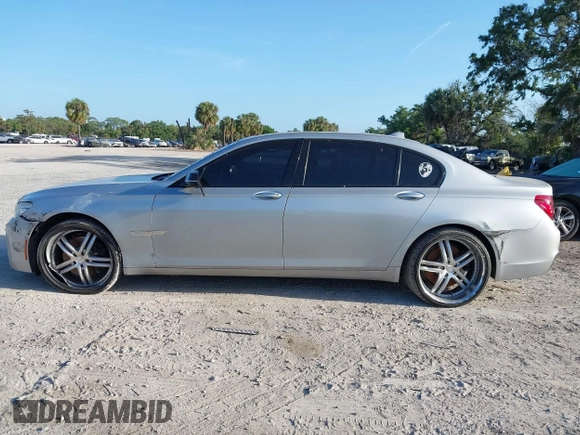 2013 BMW 7 Series 750Li xDrive with VIN WBAYF8C52DD140831, listed as a IAAI auction lot 41941071 with 207,251 mi miles. Bid and sale history available at carsss.com. Image 14.