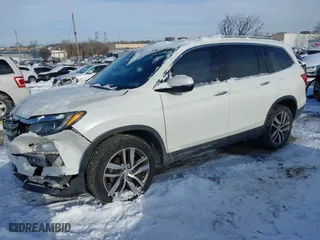 2017 Honda Pilot Touring with VIN 5FNYF6H98HB060600, listed as a IAAI auction lot 41381613 with NaN miles. Bid and sale history available at carsss.com. Image 16.