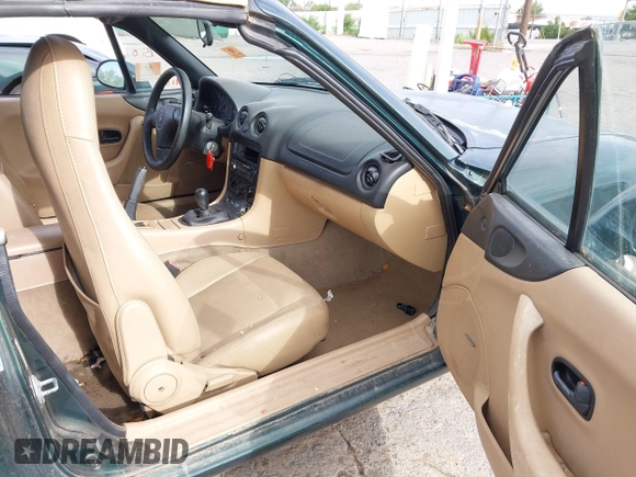 1999 Mazda MX-5 Miata z VIN JM1NB3531X0102955, wystawiony jako IAAI lot #42223214 z przebiegiem Nie podano mil oraz . Historia ofert i sprzedaży dostępna na DreamBid. Obrazek 5.