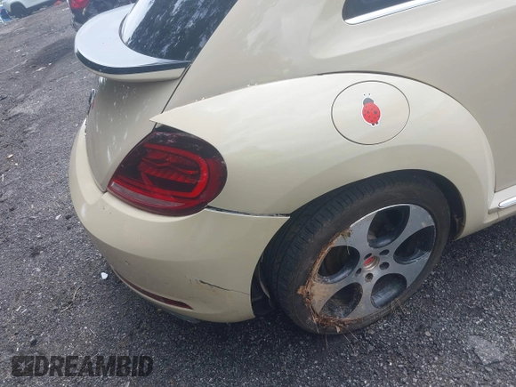 2019 Volkswagen Beetle S with VIN 3VWFD7AT2KM700941, listed as a IAAI auction lot 42474867 with 43,891 mi miles and . Bid and sale history available at DreamBid. Image 18.