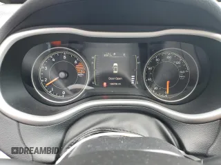 2017 Jeep Cherokee Sport z VIN 1C4PJLAB1HW653104, wystawiony jako Copart lot #58091345 z przebiegiem 106 736 mil mil oraz Szkoda całkowita • Salvage title. Historia ofert i sprzedaży dostępna na DreamBid. Obrazek 9.