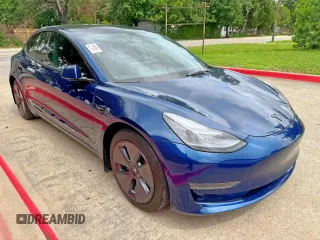 2022 Tesla Model 3 z VIN 5YJ3E1EA8NF322335, wystawiony jako Copart lot #59792925 z przebiegiem 22 883 mil mil oraz Czysty tytuł • Clean title. Historia ofert i sprzedaży dostępna na DreamBid. Obrazek 1.