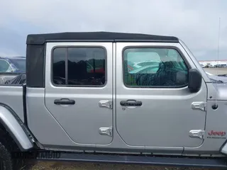 2020 Jeep Gladiator Rubicon z VIN 1C6JJTBG7LL181833, wystawiony jako IAAI lot #42493073 z przebiegiem 13 775 mil mil oraz . Historia ofert i sprzedaży dostępna na DreamBid. Obrazek 13.