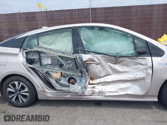 2017 Toyota Prius Plus with VIN JTDKARFP2H3062718, listed as a IAAI auction lot 42207527 with 91,707 mi miles and . Bid and sale history available at DreamBid. Image 6.
