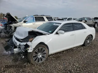 2013 Chrysler 300 with VIN 2C3CCABT0DH691022, listed as a Copart auction lot 84861724 with 124,518 mi miles and Salvage Title. Bid and sale history available at carsss.com. Image 1.