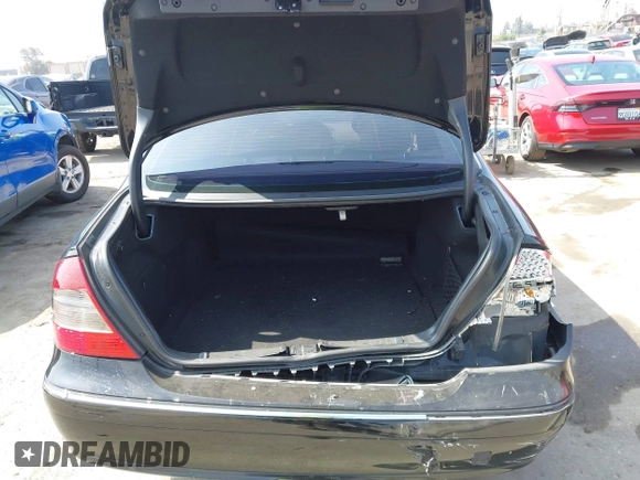2007 Mercedes-Benz E 350 z VIN WDBUF56X37B065908, wystawiony jako IAAI lot #42347753 z przebiegiem 183 763 mil mil oraz . Historia ofert i sprzedaży dostępna na DreamBid. Obrazek 6.