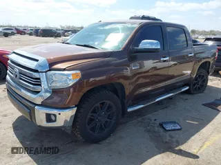 2017 Toyota Tundra Platinum z VIN 5TFAW5F10HX626991, wystawiony jako IAAI lot #41778320 z przebiegiem 211 484 mil mil oraz . Historia ofert i sprzedaży dostępna na DreamBid. Obrazek 17.
