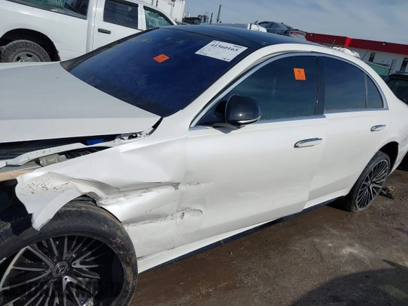 2022 Mercedes-Benz S 500 with VIN W1K6G6DB4NA143867, listed as a IAAI auction lot 41560165 with 17,908 mi miles and . Bid and sale history available at DreamBid. Image 14.