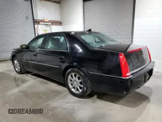 2010 Cadillac DTS 1SC z VIN 1G6KD5EY7AU128077, wystawiony jako Copart lot #58089475 z przebiegiem 203 830 mil mil oraz Szkody całkowita. Historia ofert i sprzedaży dostępna na DreamBid. Obrazek 2.