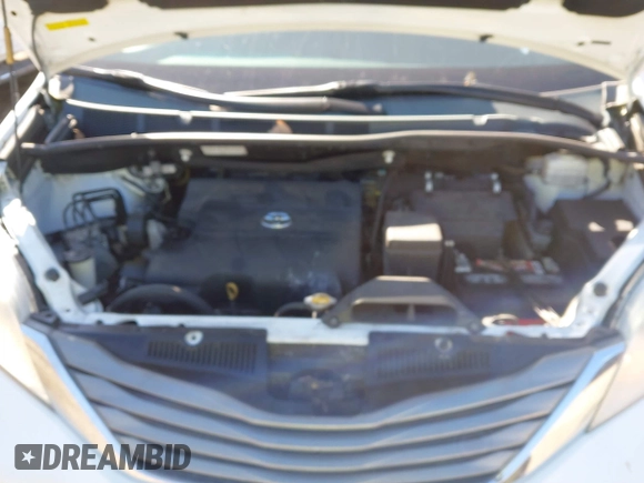 2013 Toyota Sienna XLE AAS z VIN 5TDYK3DC6DS372819, wystawiony jako IAAI lot #41395777 z przebiegiem 181 526 mil mil oraz . Historia ofert i sprzedaży dostępna na DreamBid. Obrazek 10.