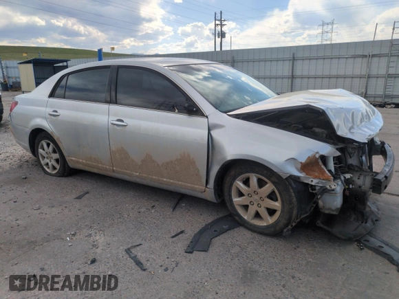 2007 Toyota Avalon XL z VIN 4T1BK36B17U195702, wystawiony jako Copart lot #58081355 z przebiegiem Nie podano mil oraz Szkoda całkowita • Salvage title. Historia ofert i sprzedaży dostępna na DreamBid. Obrazek 4.