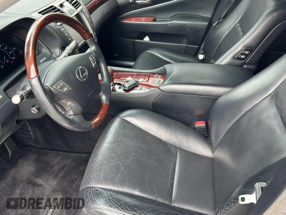 2012 Lexus LS 460 z VIN JTHBL5EF0C5109820, wystawiony jako IAAI lot #41795530 z przebiegiem 66 289 mil mil oraz . Historia ofert i sprzedaży dostępna na DreamBid. Obrazek 5.