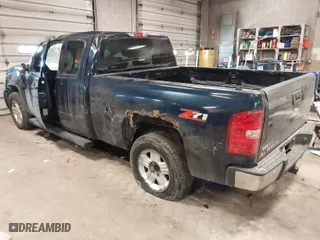 2011 Chevrolet Silverado 1500 LT with VIN 1GCRCSE06BZ361721, listed as a IAAI auction lot 41335106 with 283,753 mi miles. Bid and sale history available at carsss.com. Image 3.