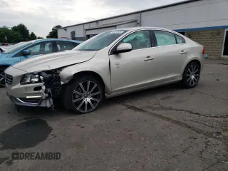 2018 Volvo S60 Inscription Platinum with VIN LYV402TM4JB165792, listed as a Copart auction lot 63076324 with 20,033 mi miles and Salvage Title. Bid and sale history available at carsss.com. Image 1.