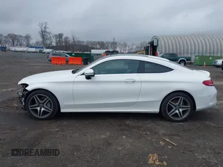2018 Mercedes-Benz C 300 с VIN WDDWJ4KB5JF729208, выставлен на аукционе IAAI как лот 41937993 с пробегом 65 037 миль миль и . История ставок и продаж доступна на DreamBid. Изображение 14.