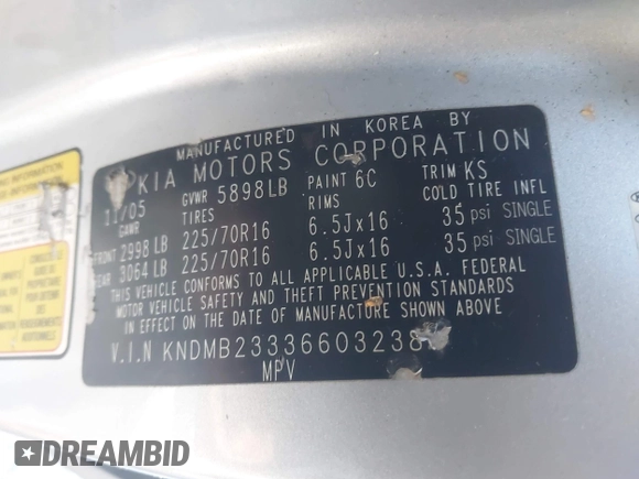 2006 Kia Sedona LX with VIN KNDMB233366032380, listed as a IAAI auction lot 42196919 with 132,336 mi miles. Bid and sale history available at carsss.com. Image 9.