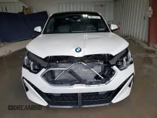 2024 BMW X2 xDrive28i z VIN WBX63GM03R5Z89418, wystawiony jako Copart lot #57406055 z przebiegiem 15 854 mil mil oraz Tytuł czysty. Historia ofert i sprzedaży dostępna na DreamBid. Obrazek 5.