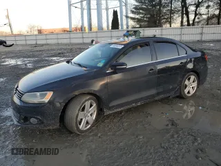 2011 Volkswagen Jetta SEL z VIN 3VWLX7AJ2BM300354, wystawiony jako Copart lot #44850235 z przebiegiem 119 883 mil mil oraz Szkoda całkowita • Salvage title. Historia ofert i sprzedaży dostępna na DreamBid. Obrazek 1.