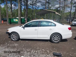 2013 Volkswagen Jetta Sedan SE with VIN 3VWDP7AJXDM201451, listed as a IAAI auction lot 41994783 with 136,112 mi miles. Bid and sale history available at carsss.com. Image 15.