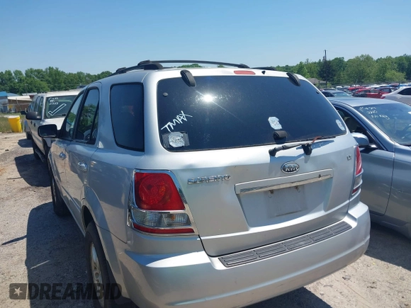 2006 Kia Sorento LX with VIN KNDJD733865509532, listed as a IAAI auction lot 42137155 with 209,149 mi miles and . Bid and sale history available at DreamBid. Image 3.