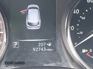 2017 Nissan Rogue S z VIN JN1BJ1CP7HW029852, wystawiony jako IAAI lot #41206930 z przebiegiem 92 743 mil mil oraz . Historia ofert i sprzedaży dostępna na DreamBid. Obrazek 7.