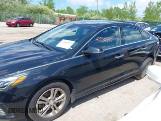 2019 Hyundai Sonata Sport z VIN 5NPE34AF1KH797081, wystawiony jako IAAI lot #42260397 z przebiegiem 72 348 mil mil oraz . Historia ofert i sprzedaży dostępna na DreamBid. Obrazek 14.