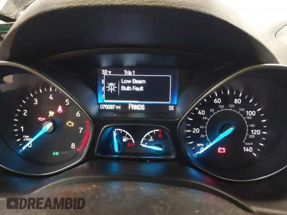 2018 Ford Escape SE z VIN 1FMCU9GD0JUC25636, wystawiony jako IAAI lot #40996760 z przebiegiem 70 097 mil mil oraz . Historia ofert i sprzedaży dostępna na DreamBid. Obrazek 7.