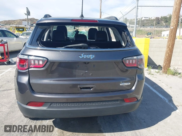 2020 Jeep Compass Altitude z VIN 3C4NJCBB8LT199034, wystawiony jako IAAI lot #42008510 z przebiegiem Nie podano mil oraz . Historia ofert i sprzedaży dostępna na DreamBid. Obrazek 15.