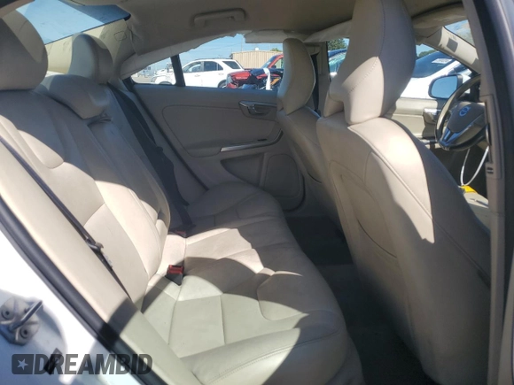 2016 Volvo S60 T5 Drive-E z VIN YV126MFJ9G2408228, wystawiony jako Copart lot #74329484 z przebiegiem 159 547 mil mil oraz Czysty tytuł • Clean title. Historia ofert i sprzedaży dostępna na DreamBid. Obrazek 10.