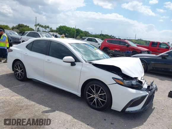 2022 Toyota Camry SE with VIN 4T1G11AK9NU659417, listed as a IAAI auction lot 41733094 with 74,054 mi miles. Bid and sale history available at carsss.com. Image 1.