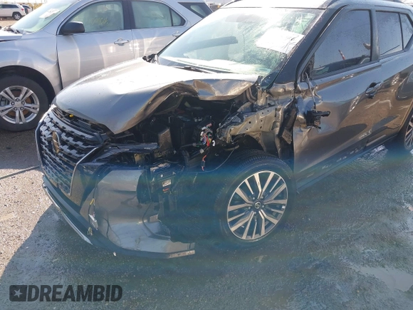 2021 Nissan Kicks SR z VIN 3N1CP5DVXML465845, wystawiony jako IAAI lot #41966146 z przebiegiem 56 134 mil mil oraz . Historia ofert i sprzedaży dostępna na DreamBid. Obrazek 6.