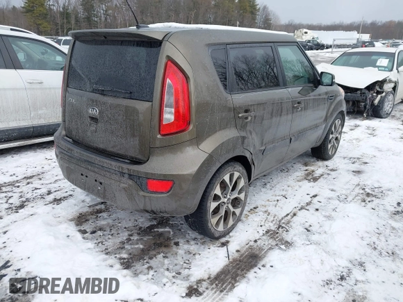 2013 Kia Soul ! with VIN KNDJT2A67D7551081, listed as a IAAI auction lot 41447711 with 181,664 mi miles. Bid and sale history available at carsss.com. Image 4.